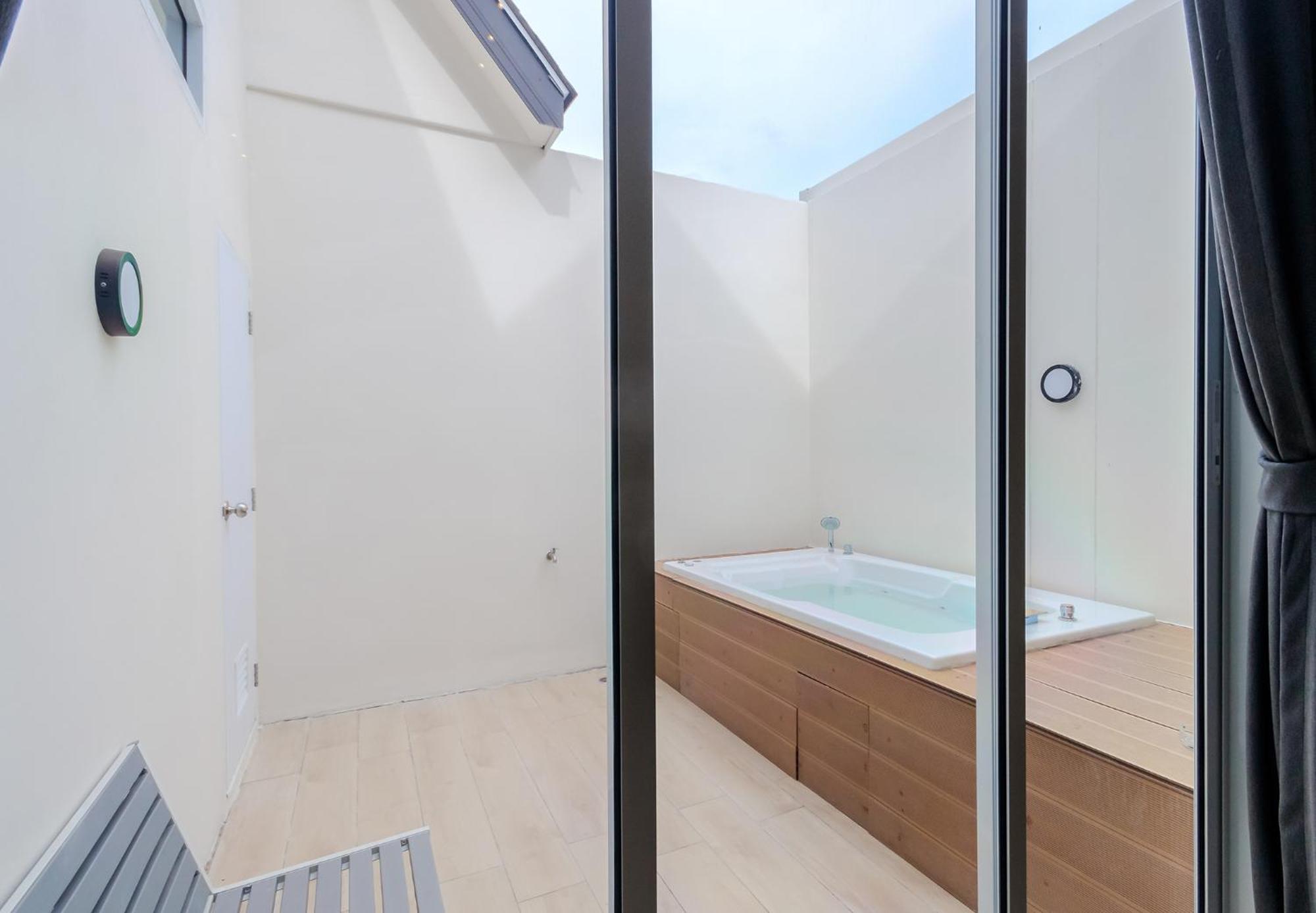 Nidhra นิทรา Apartment Ban Lat Krachaeng Exterior photo
